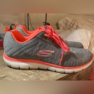 Sketchers Memory Foam Tennis shoes
